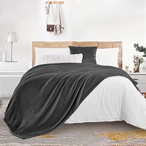 FARFALLAROSSA Oeko-TEX Flauschig Kuscheldecke 130x160 cm - Super Weiche Fleecedecke als Sofaüberwurf - Wohndecke Gelb OE