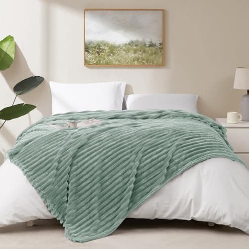 WAVVE Kuscheldecke Flauschig für Zimmer Deko, Sofadecke weicher Fleecedeckenausschnitt, Wohnraum Accessoire 130x150cm Gr