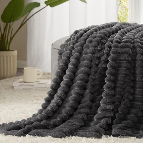 WAVVE Kuscheldecke Flauschig für Zimmer Deko, Sofadecke weicher Fleecedeckenausschnitt, Wohnraum Accessoire 130x150cm Gr
