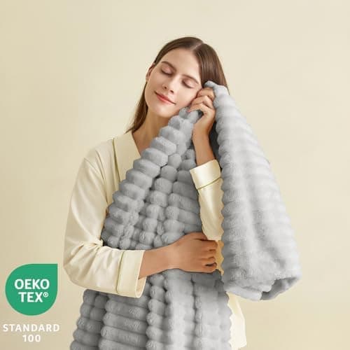 WAVVE Kuscheldecke Flauschig für Zimmer Deko, Sofadecke weicher Fleecedeckenausschnitt, Wohnraum Accessoire 130x150cm Gr