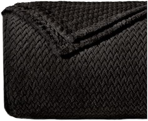 Dreamzie - Flauschig Fleecedecke 100% Polyester - Weicher Haptik - Lila - Kuscheldeko für Sofa und Bett - Großformat 130