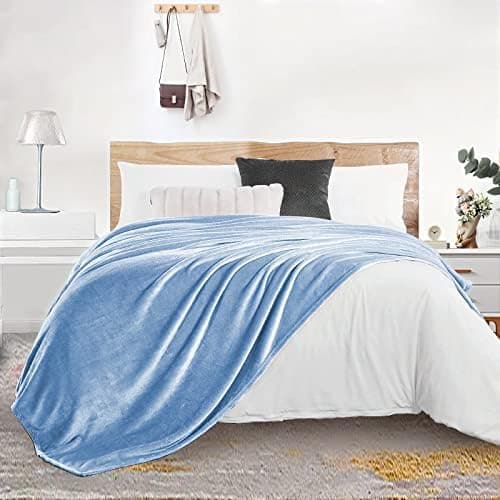 FARFALLAROSSA Oeko-TEX Flauschig Kuscheldecke 130x160 cm - Super Weiche Fleecedecke als Sofaüberwurf - Wohndecke Gelb OE