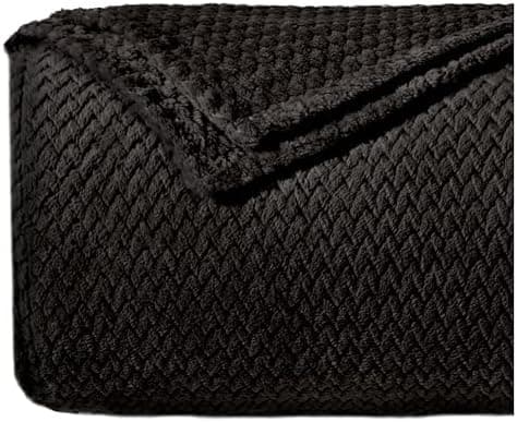 Dreamzie - Flauschig Fleecedecke 100% Polyester - Weicher Haptik - Lila - Kuscheldeko für Sofa und Bett - Großformat 130