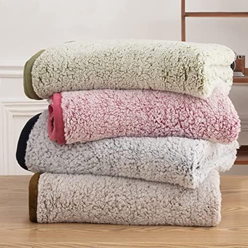 EMME Flauschige Sherpa Kuscheldecke Oeko-Tex 150x200 cm, perfekt für Winterspazieren und Relaxen - doppelseitig weich, l