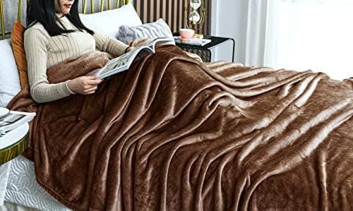 FARFALLAROSSA Oeko-TEX Flauschig Kuscheldecke 130x160 cm - Super Weiche Fleecedecke als Sofaüberwurf - Wohndecke Gelb OE