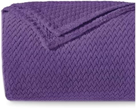 Dreamzie - Flauschig Fleecedecke 100% Polyester - Weicher Haptik - Lila - Kuscheldeko für Sofa und Bett - Großformat 130