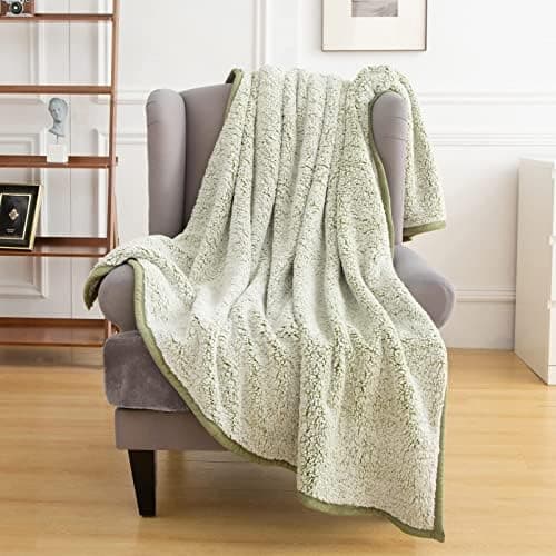 EMME Flauschige Sherpa Kuscheldecke Oeko-Tex 150x200 cm, perfekt für Winterspazieren und Relaxen - doppelseitig weich, l