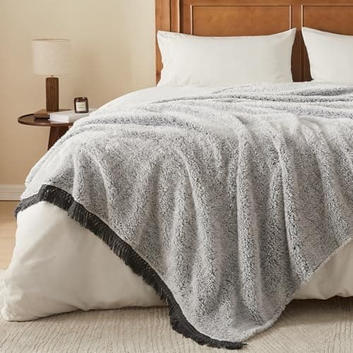 EMME Flauschige Sherpa Kuscheldecke Oeko-Tex 150x200 cm, perfekt für Winterspazieren und Relaxen - doppelseitig weich, l