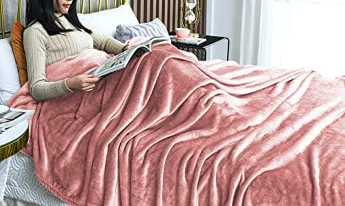 FARFALLAROSSA Oeko-TEX Flauschig Kuscheldecke 130x160 cm - Super Weiche Fleecedecke als Sofaüberwurf - Wohndecke Gelb OE