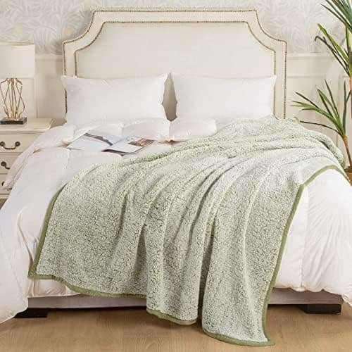 EMME Flauschige Sherpa Kuscheldecke Oeko-Tex 150x200 cm, perfekt für Winterspazieren und Relaxen - doppelseitig weich, l