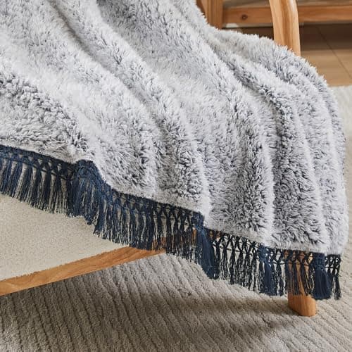 EMME Flauschige Sherpa Kuscheldecke Oeko-Tex 150x200 cm, perfekt für Winterspazieren und Relaxen - doppelseitig weich, l