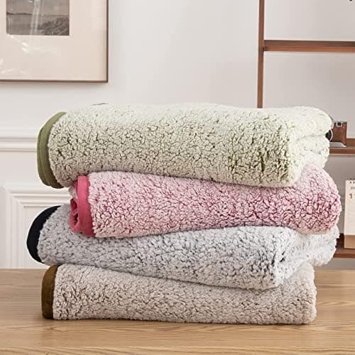 EMME Flauschige Sherpa Kuscheldecke Oeko-Tex 150x200 cm, perfekt für Winterspazieren und Relaxen - doppelseitig weich, l