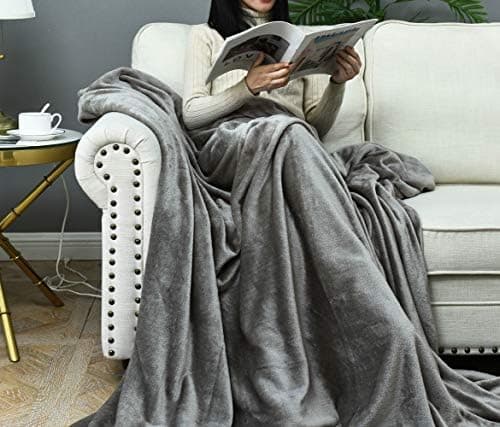 FARFALLAROSSA Oeko-TEX Flauschig Kuscheldecke 130x160 cm - Super Weiche Fleecedecke als Sofaüberwurf - Wohndecke Gelb OE