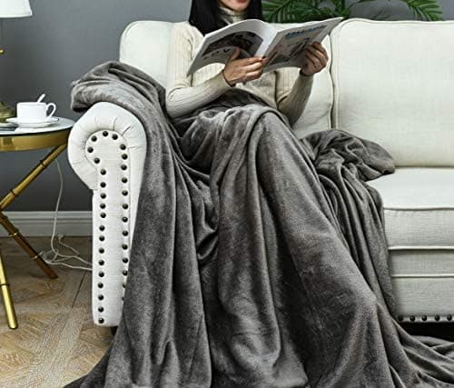 FARFALLAROSSA Oeko-TEX Flauschig Kuscheldecke 130x160 cm - Super Weiche Fleecedecke als Sofaüberwurf - Wohndecke Gelb OE