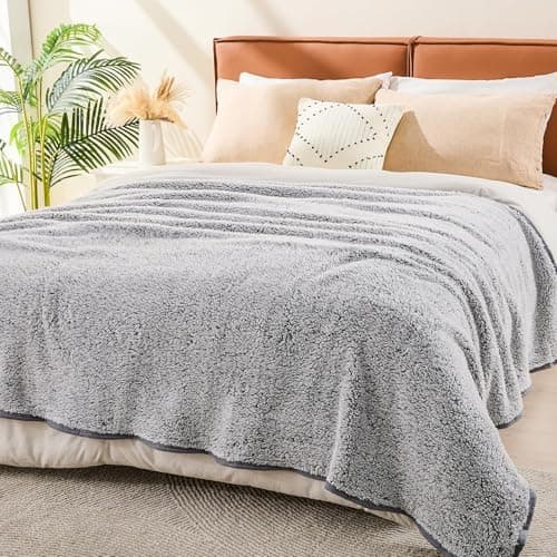 EMME Flauschige Sherpa Kuscheldecke Oeko-Tex 150x200 cm, perfekt für Winterspazieren und Relaxen - doppelseitig weich, l