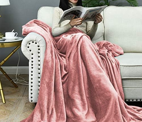 FARFALLAROSSA Oeko-TEX Flauschig Kuscheldecke 130x160 cm - Super Weiche Fleecedecke als Sofaüberwurf - Wohndecke Gelb OE