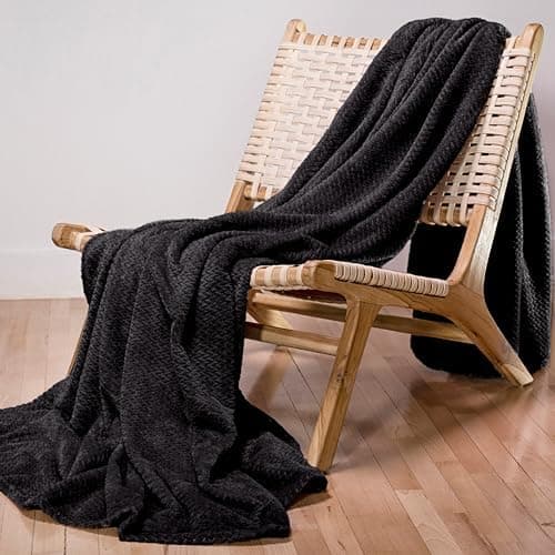 Dreamzie - Flauschig Fleecedecke 100% Polyester - Weicher Haptik - Lila - Kuscheldeko für Sofa und Bett - Großformat 130