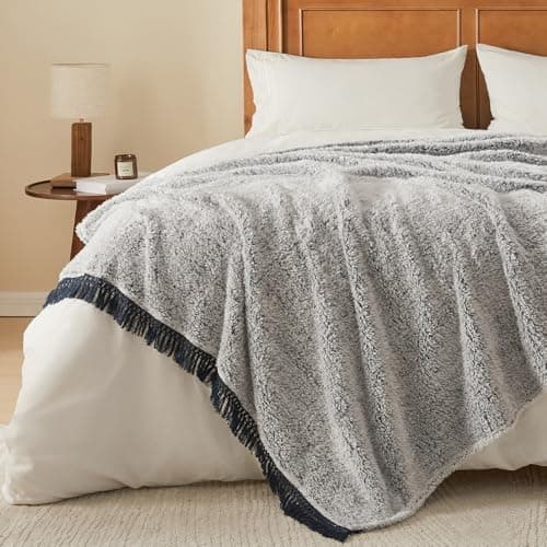 EMME Flauschige Sherpa Kuscheldecke Oeko-Tex 150x200 cm, perfekt für Winterspazieren und Relaxen - doppelseitig weich, l