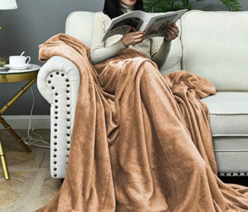 FARFALLAROSSA Oeko-TEX Flauschig Kuscheldecke 130x160 cm - Super Weiche Fleecedecke als Sofaüberwurf - Wohndecke Gelb OE