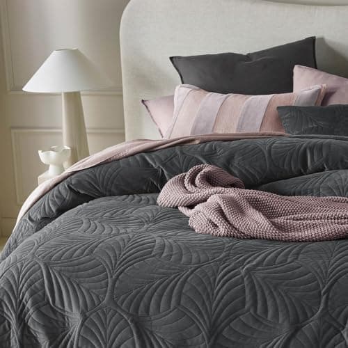 ROOM99 Elegante Tagesdecke Puderrosa, ideal für Bett und Sofa - Vielseitige Steppdecke 170 x 210 cm, OEKO-TEX STANDARDS