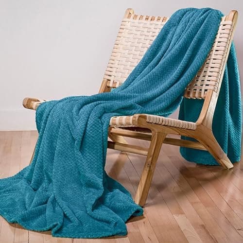 Dreamzie - Flauschig Fleecedecke 100% Polyester - Weicher Haptik - Lila - Kuscheldeko für Sofa und Bett - Großformat 130