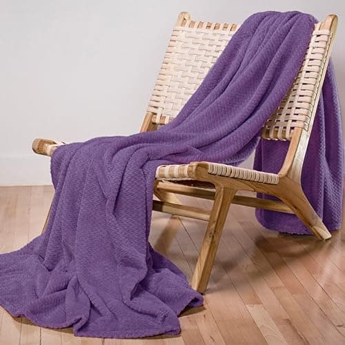 Dreamzie - Flauschig Fleecedecke 100% Polyester - Weicher Haptik - Lila - Kuscheldeko für Sofa und Bett - Großformat 130
