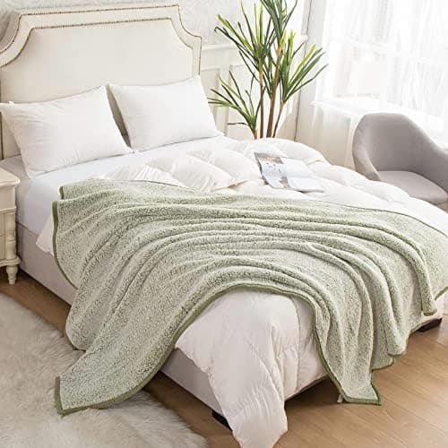 EMME Flauschige Sherpa Kuscheldecke Oeko-Tex 150x200 cm, perfekt für Winterspazieren und Relaxen - doppelseitig weich, l