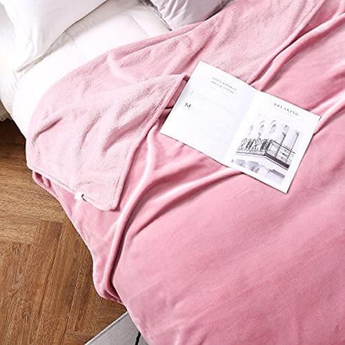 TASTHROW Weiche Fleecedecke für Wohnzimmer, Soft und Warm Tagesdecke, perfekt für Familie und Gäste (Rosa, 130x180cm)