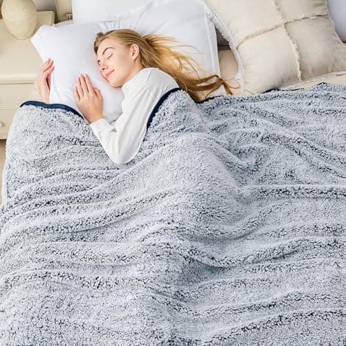 EMME Flauschige Sherpa Kuscheldecke Oeko-Tex 150x200 cm, perfekt für Winterspazieren und Relaxen - doppelseitig weich, l