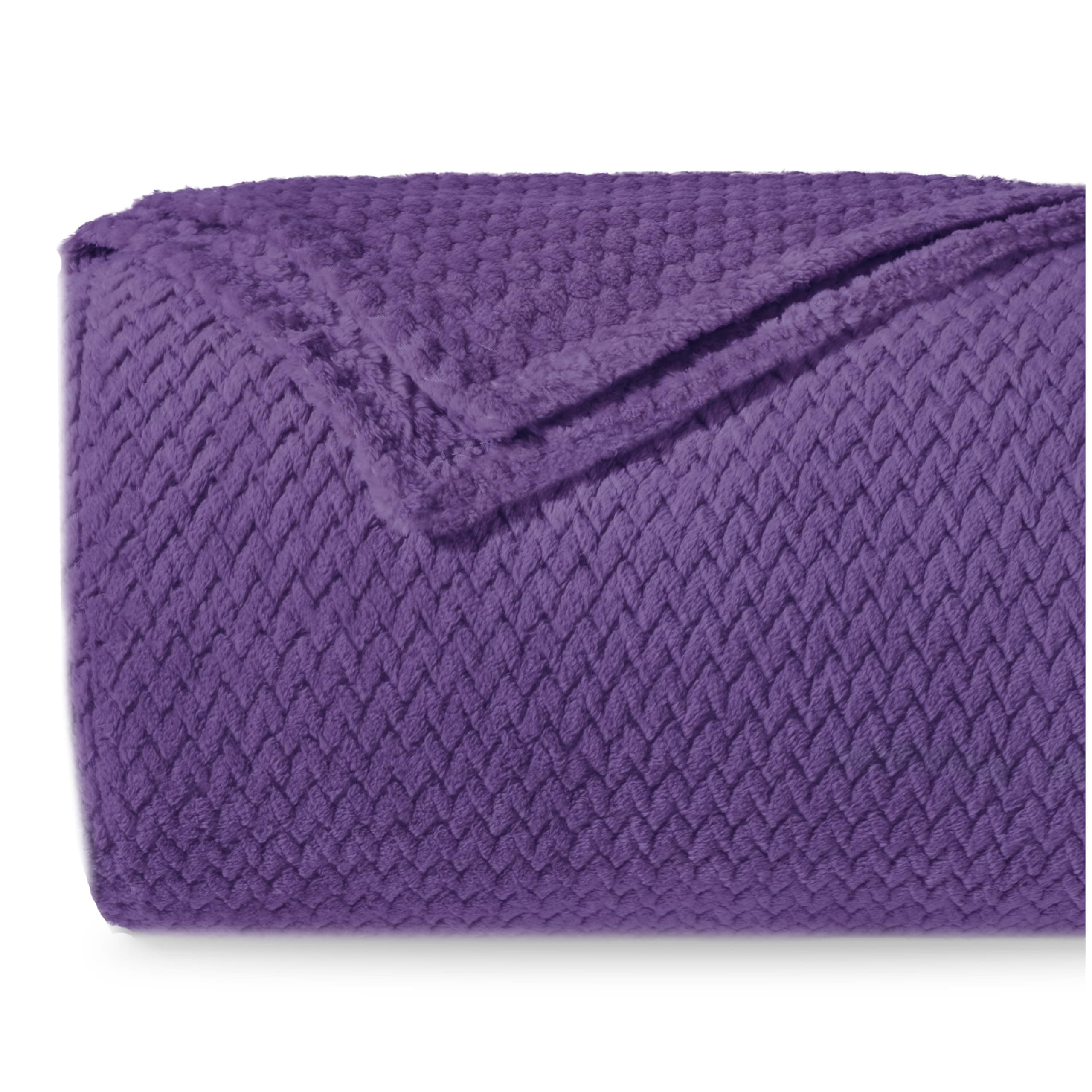 Dreamzie - Flauschig Fleecedecke 100% Polyester - Weicher Haptik - Lila - Kuscheldeko für Sofa und Bett - Großformat 130